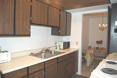 5th image of 47 Berkshire Ct