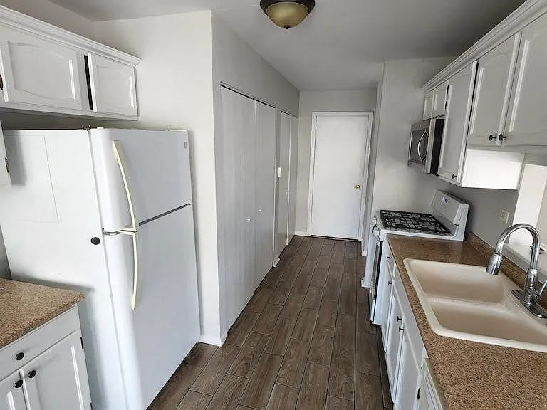 3235 Blaine Ct E — Photo 12