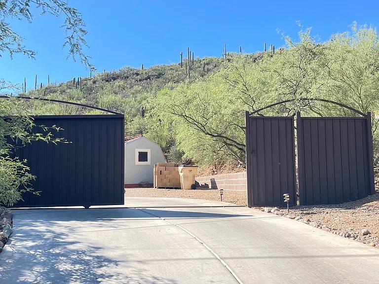 2415 W Irvington Pl — Photo 3
