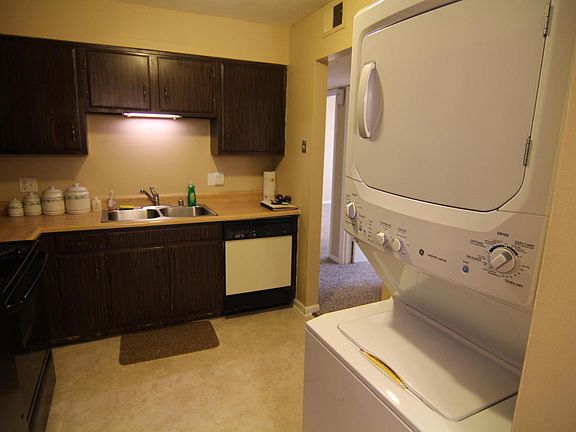 unit 3 kitchen/laundry