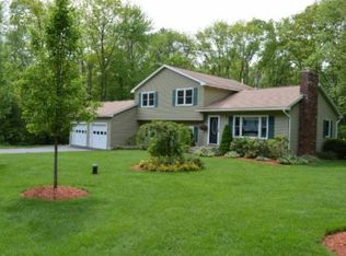 12 Lancaster Dr, Londonderry, NH 03053
