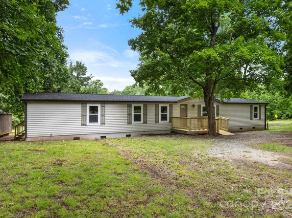 925 Crestland Dr, Clover, SC 29710