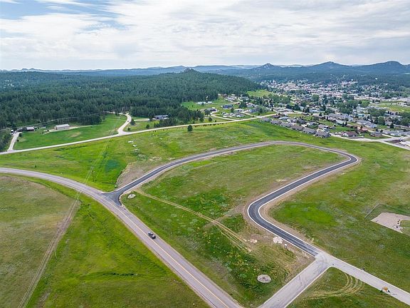 5th image of 18 Stone Hill Dr