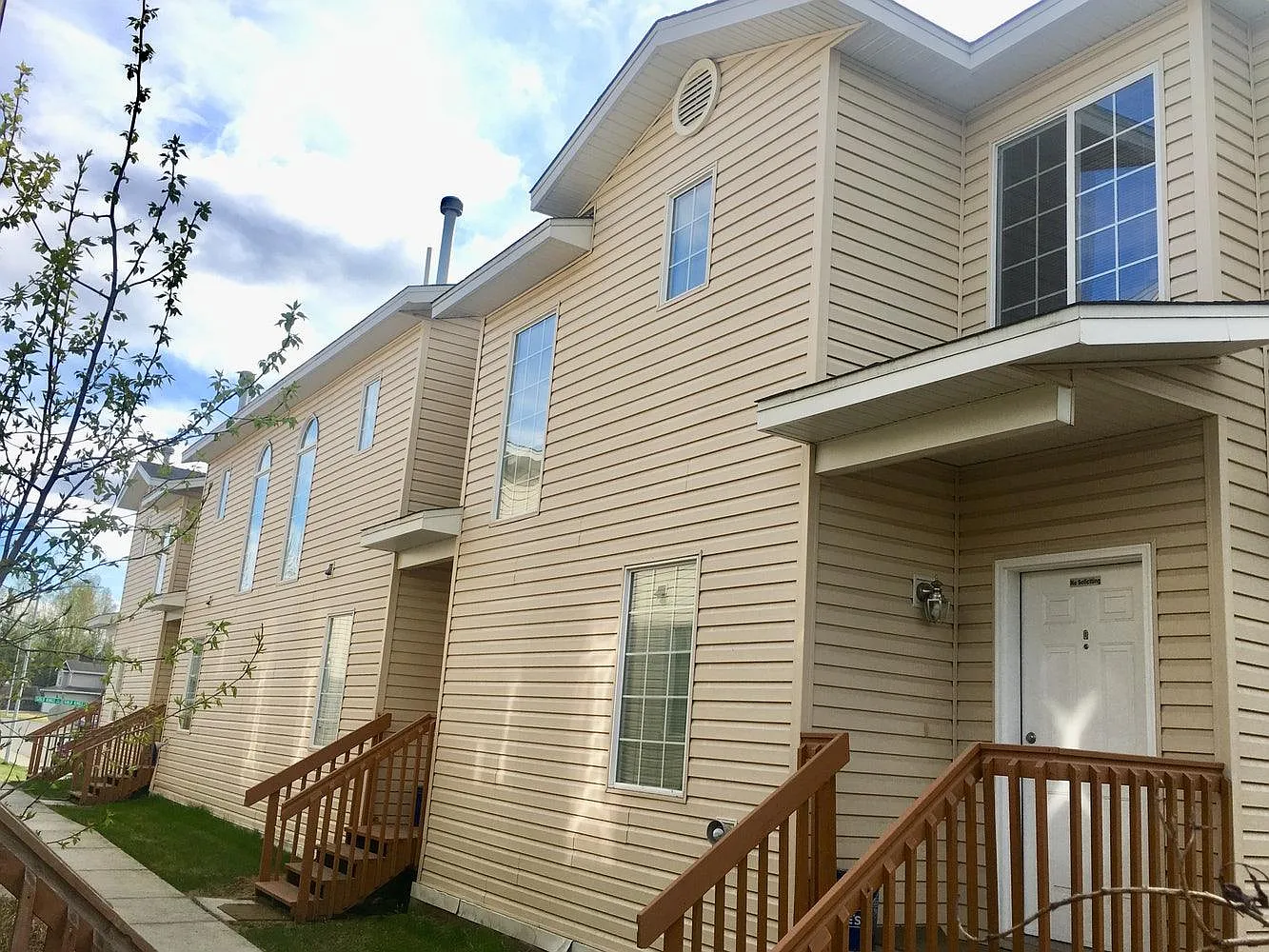 3 bed, 1300 sqft, $2,350 — Photo 2