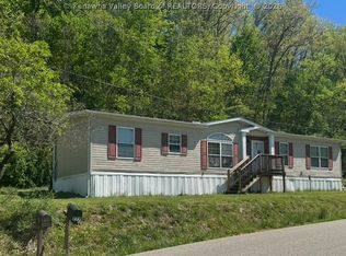 777/715 Heizer Creek Rd, Poca, WV 25159