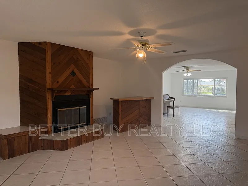 3 bed, 2.0 bath, 1738 sqft, $5,295 — Photo 4