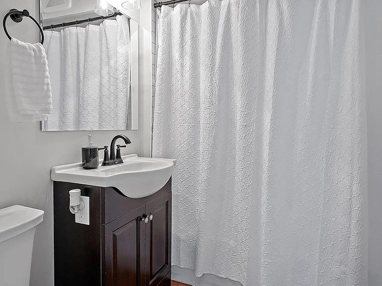531 Green End Ave #1 — Photo 9