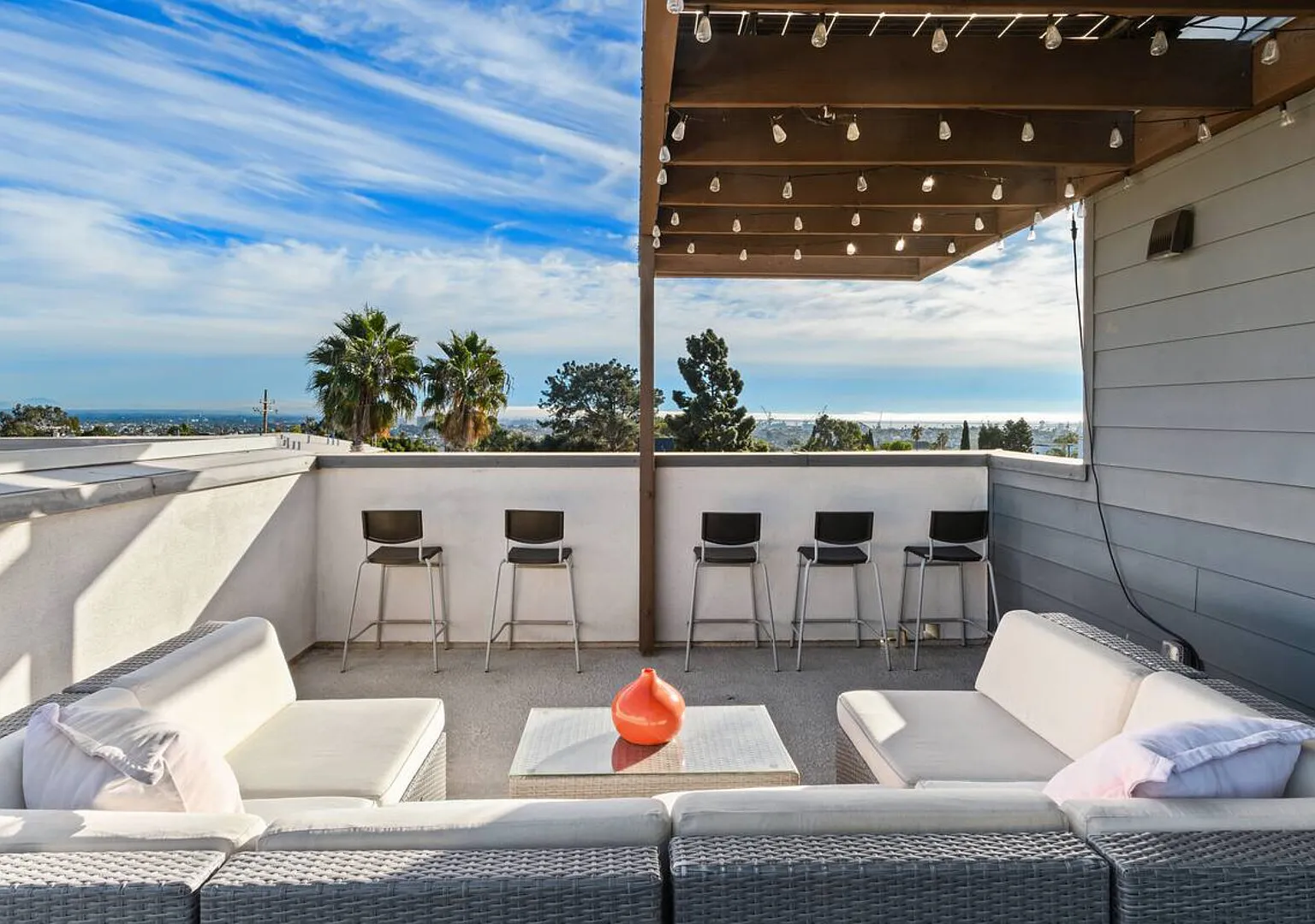 Modern Townhouse in Golden Hill with Rooftop Deck and Ocean Views — Photo 3