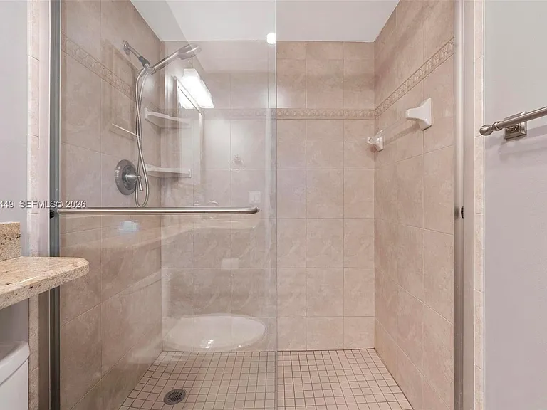 1000 NE 14th Ave #602 — Photo 11