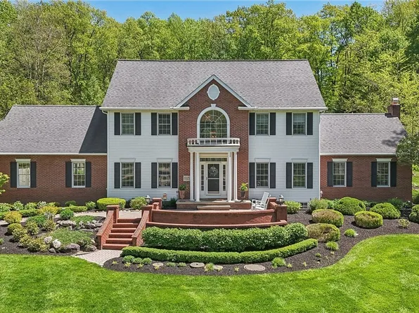 8325 Eagle Ridge Dr, Painesville, OH 44077