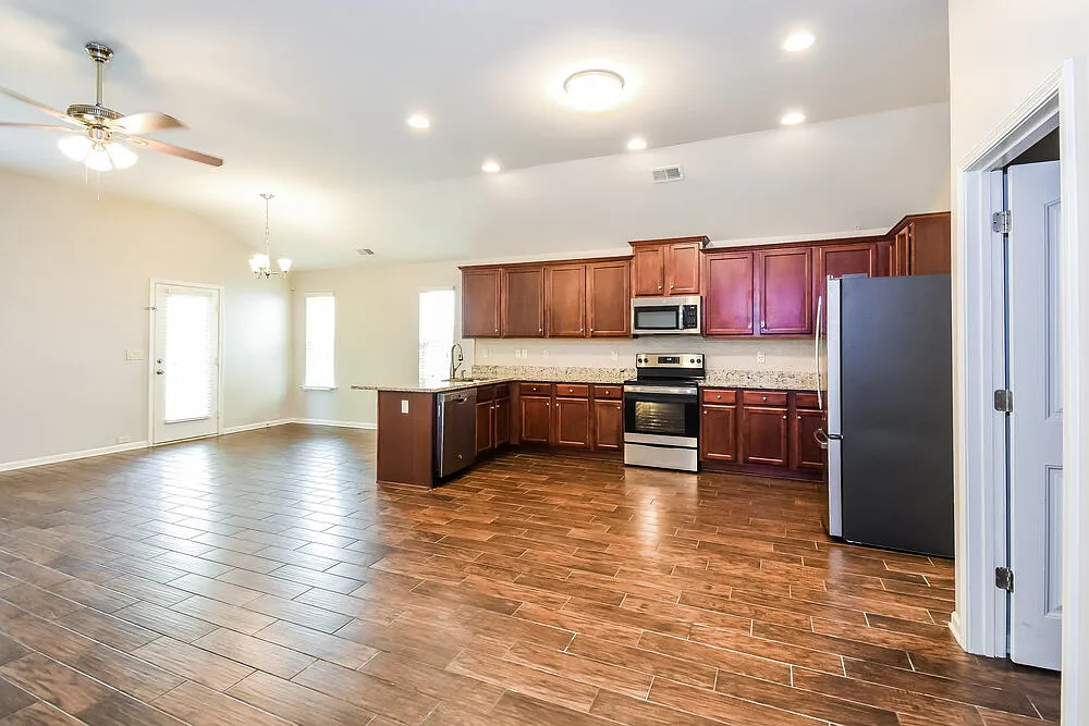 3 bed, 2.0 bath, 1444 sqft, $2,160 — Photo 4