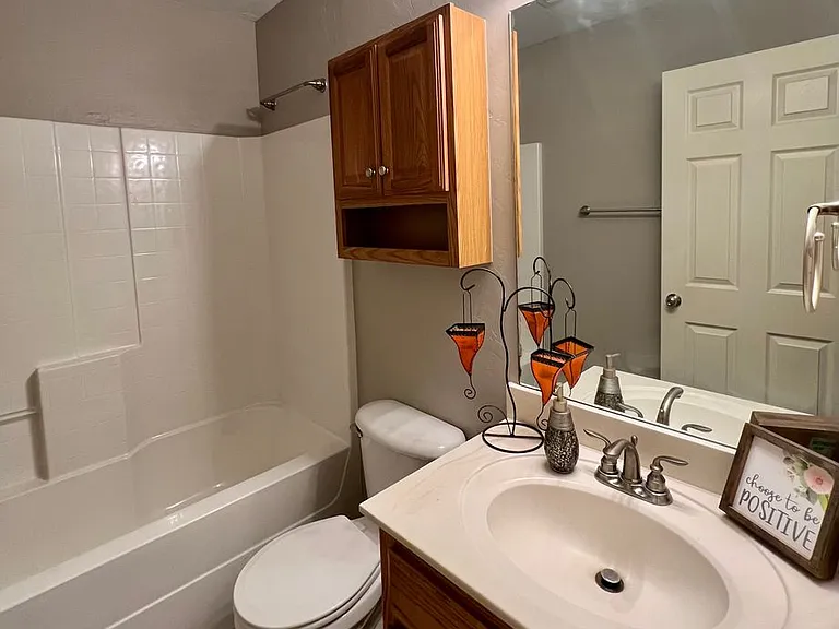 1113 Greenfield Ave — Photo 21
