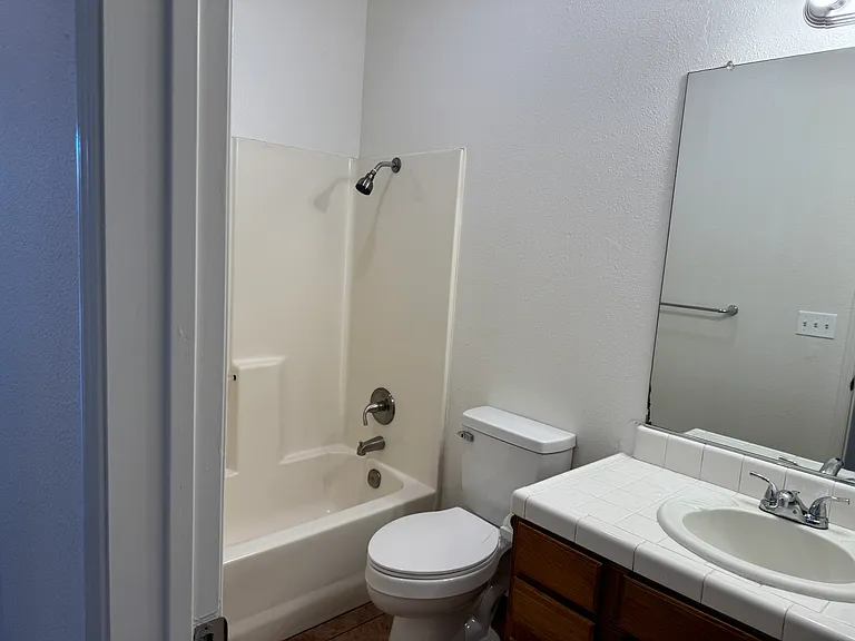 2222 W Vine Ave — Photo 28