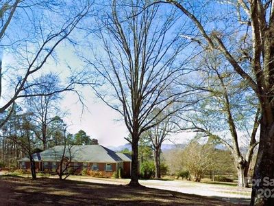 1060 Redland Rd, Landrum, SC, 29356