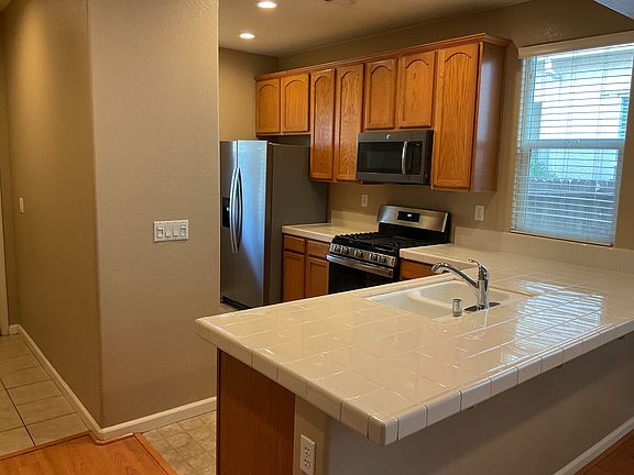 4th image of 1136 Manza Cir