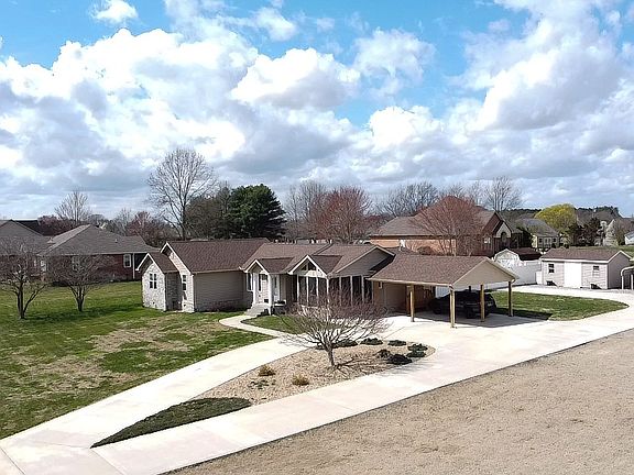 3rd image of 577 Maple Springs Rd