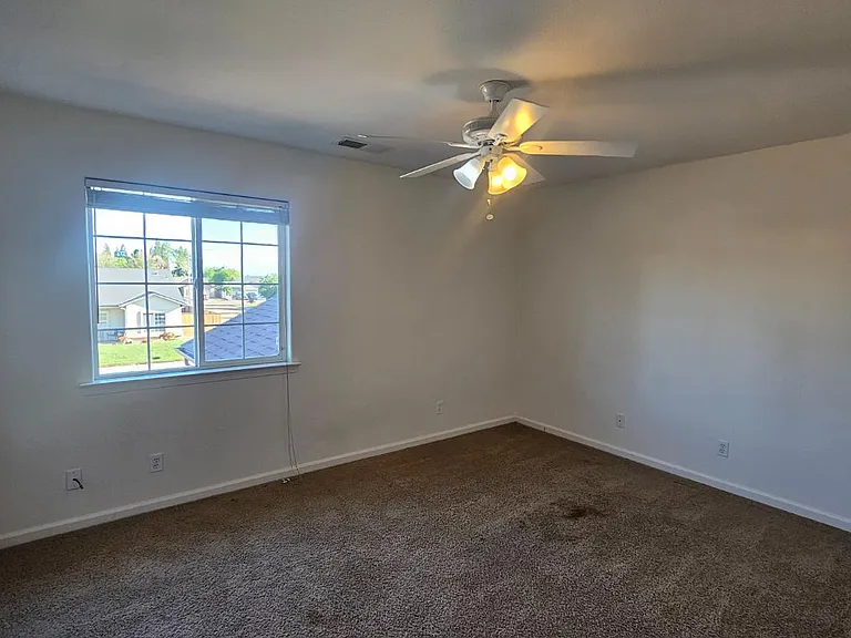 580 W Sunset St — Photo 6