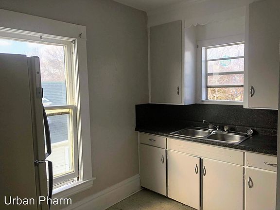 4th image of 429 Woodlawn St SE #2