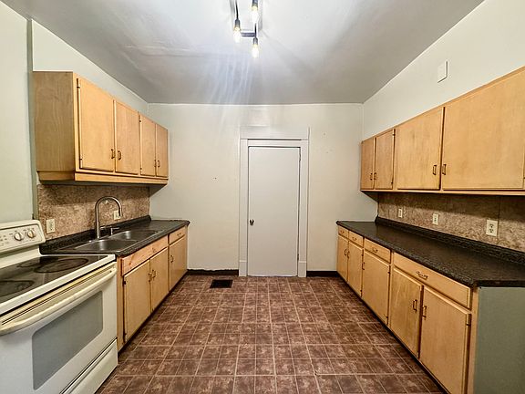 4th image of 921 W 7th St #1