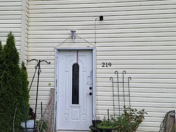 219 W Plover Dr, Newark, DE 19702