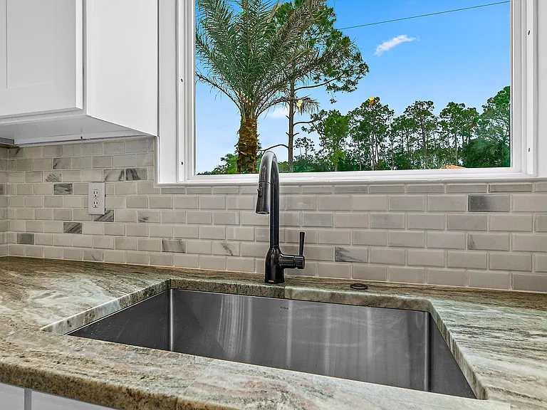 32 Wentworth Ln — Photo 8