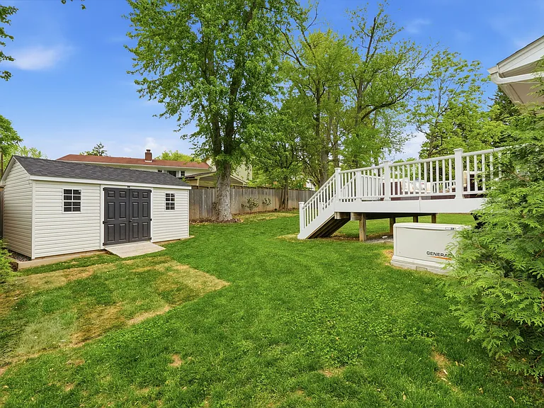 7504 Dolce Dr — Photo 45