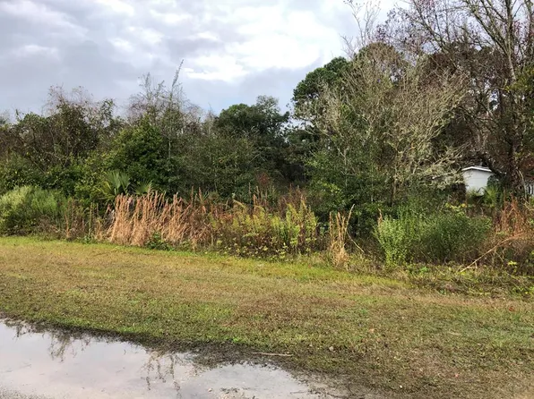 1208 NE 3rd St, Carrabelle, FL 32322