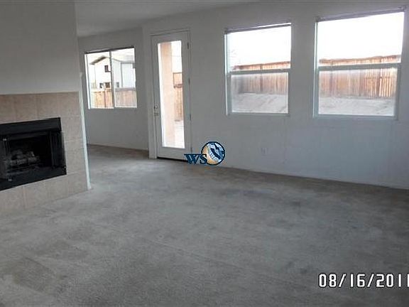 Two-story beauty, lots of room inside and out - Photo 2