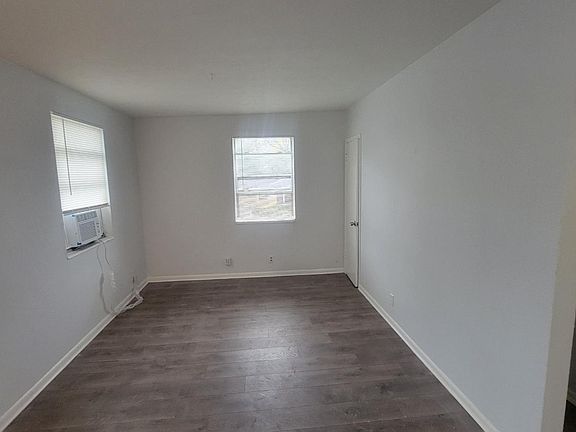 3rd image of 1551 Steele St APT 2