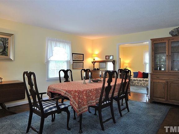 3rd image of 415 Courtland Dr