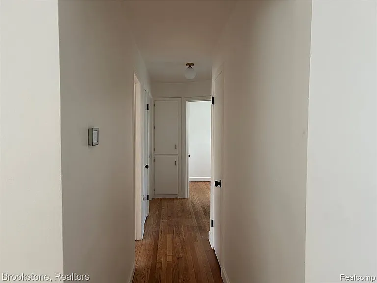 26707 Penn St — Photo 5
