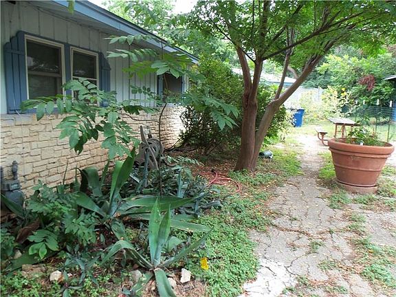2nd image of 1907 Anita Dr APT D