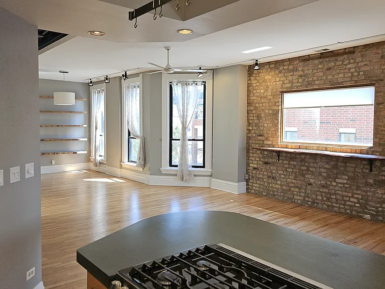 1127 W Madison St — Photo 14