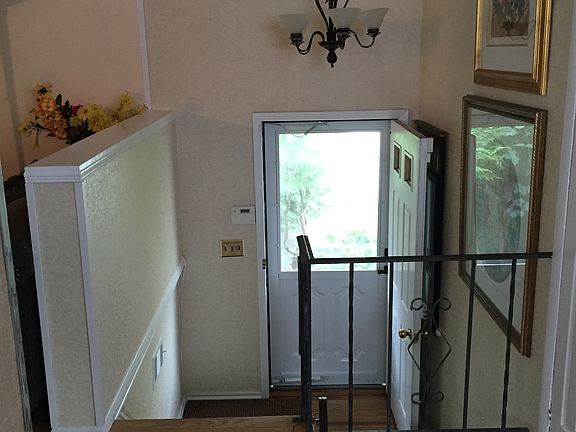 3rd image of 307 Tanglewood Dr