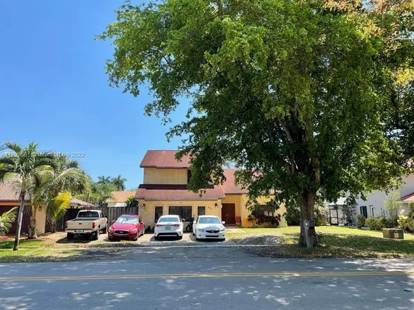 621 SW 96th Ave, Pembroke Pines, FL 33025