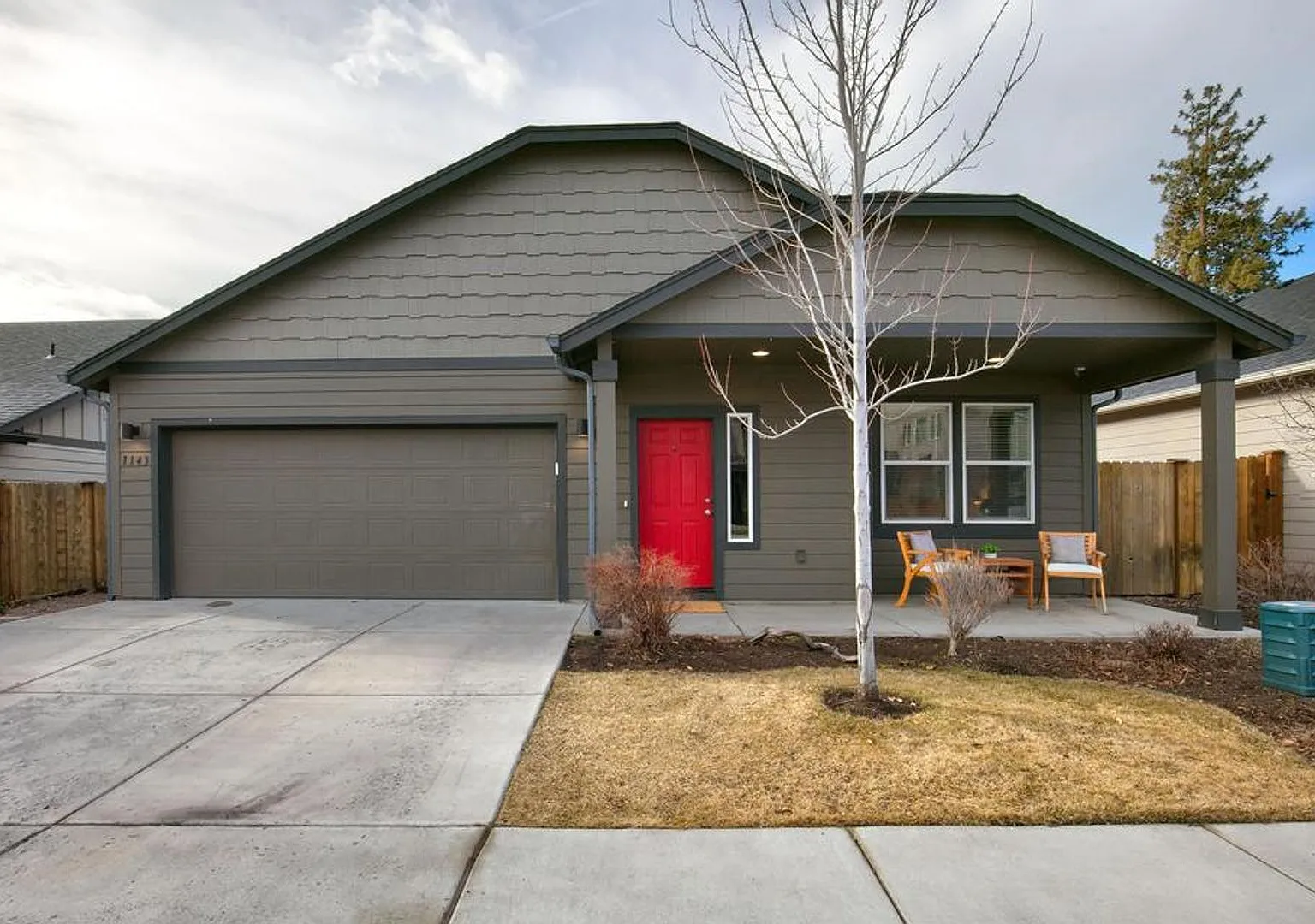 Delightful single level home in Sisters! — Photo 1