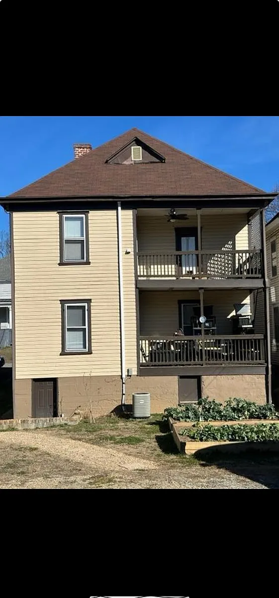 Building Photo - 834 Marshall Ave SW #A