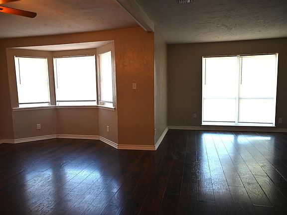 5th image of 4604 Stanford Ave