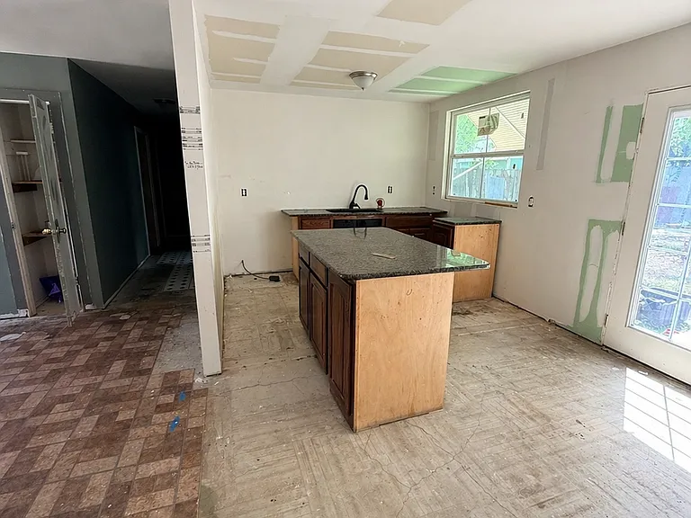 211 Estate Dr — Photo 9