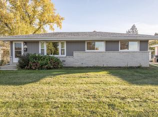 N89W15833 Cleveland Ave, Menomonee Falls, WI 53051