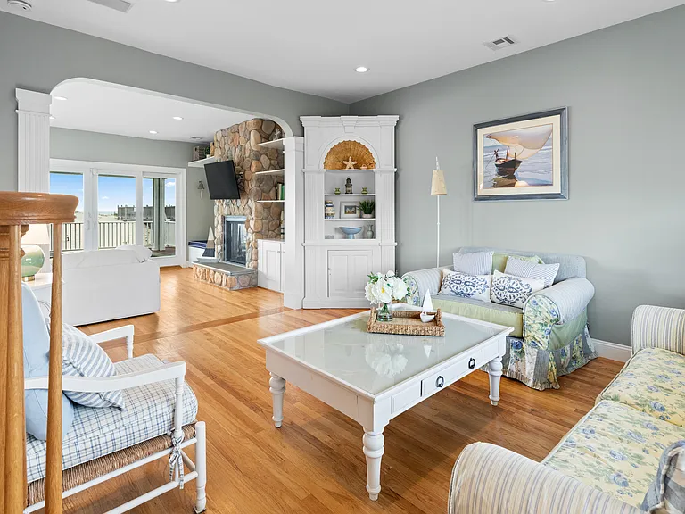 863 Dune Rd — Photo 13
