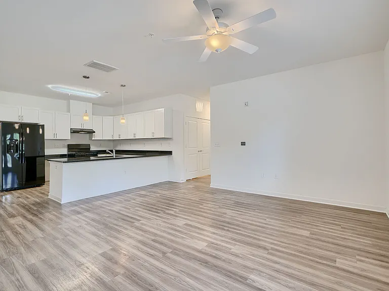 Urbana at Hioaks — Photo 26