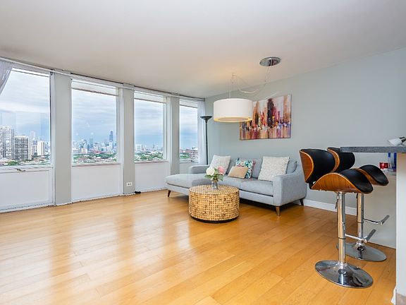 4th image of 444 W Fullerton Pkwy APT 1807B