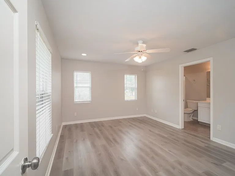 1413 SW 11th Pl — Photo 9