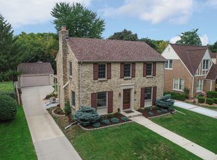 4611 N Wildwood Ave, Whitefish Bay, WI 53211