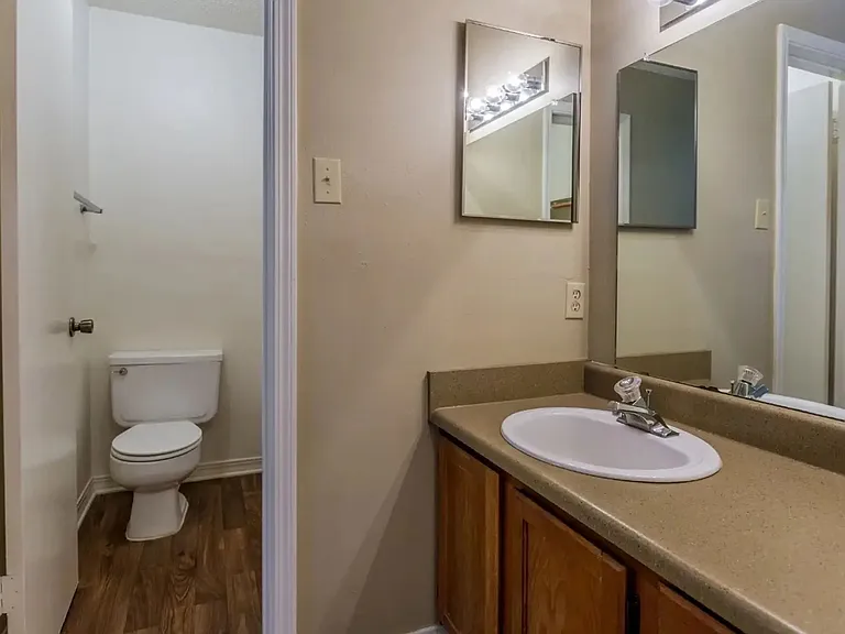 Chevy Chase Apartments — Photo 4