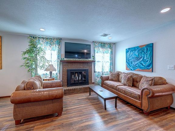 4th image of 3 Lake Park Ct