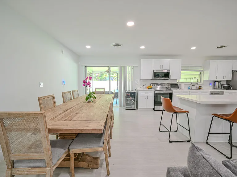 5911 SW 36th Ter — Photo 10
