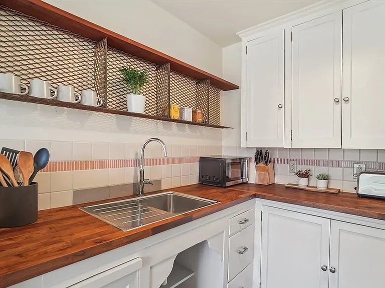 519 W Roy St #309 — Photo 13
