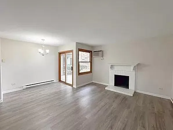 4303 W Shamrock Ln APT 1D, McHenry, IL 60050